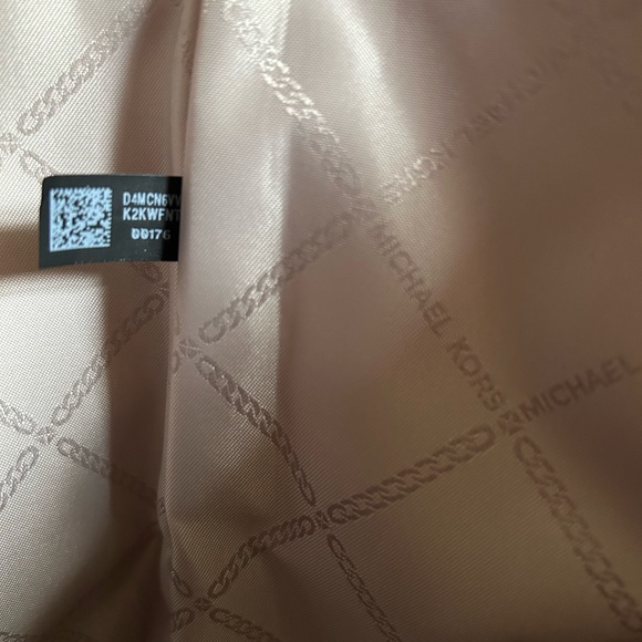 Michael Kors Avril XLarge Leather Tote Bag - Picture 14 of 15